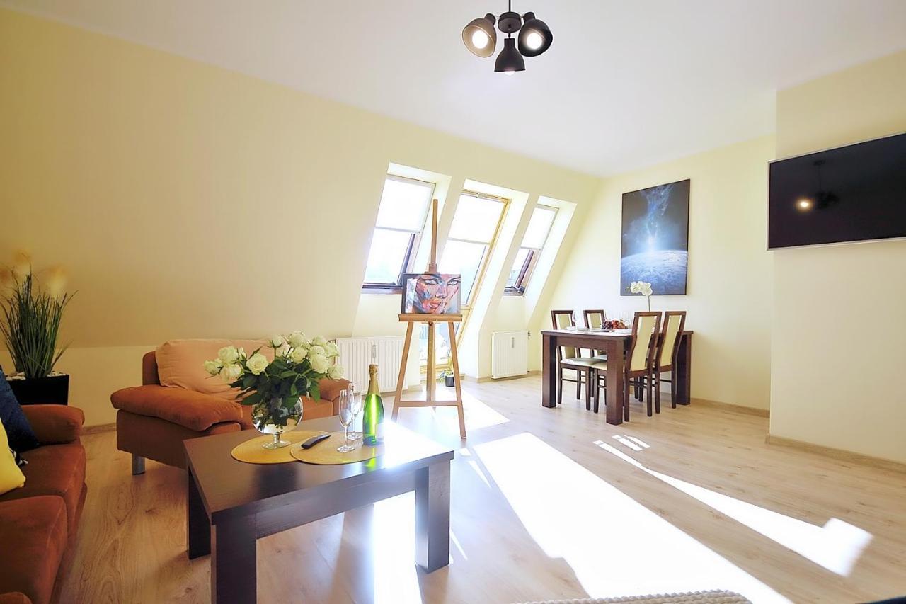 50 M Do Plazy Thobruk Apartamenty Piekna Dama Z Kolobrzegu Luaran gambar