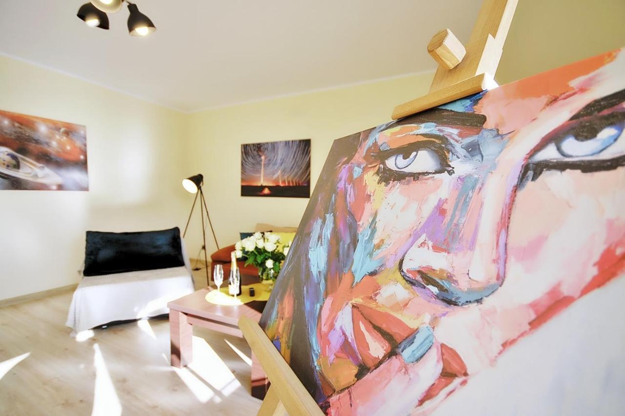 50 M Do Plazy Thobruk Apartamenty Piekna Dama Z Kolobrzegu Luaran gambar