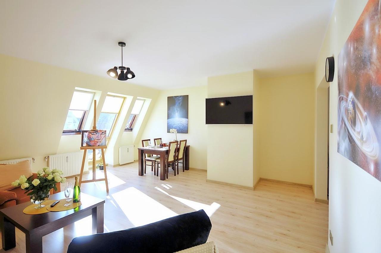 50 M Do Plazy Thobruk Apartamenty Piekna Dama Z Kolobrzegu Luaran gambar