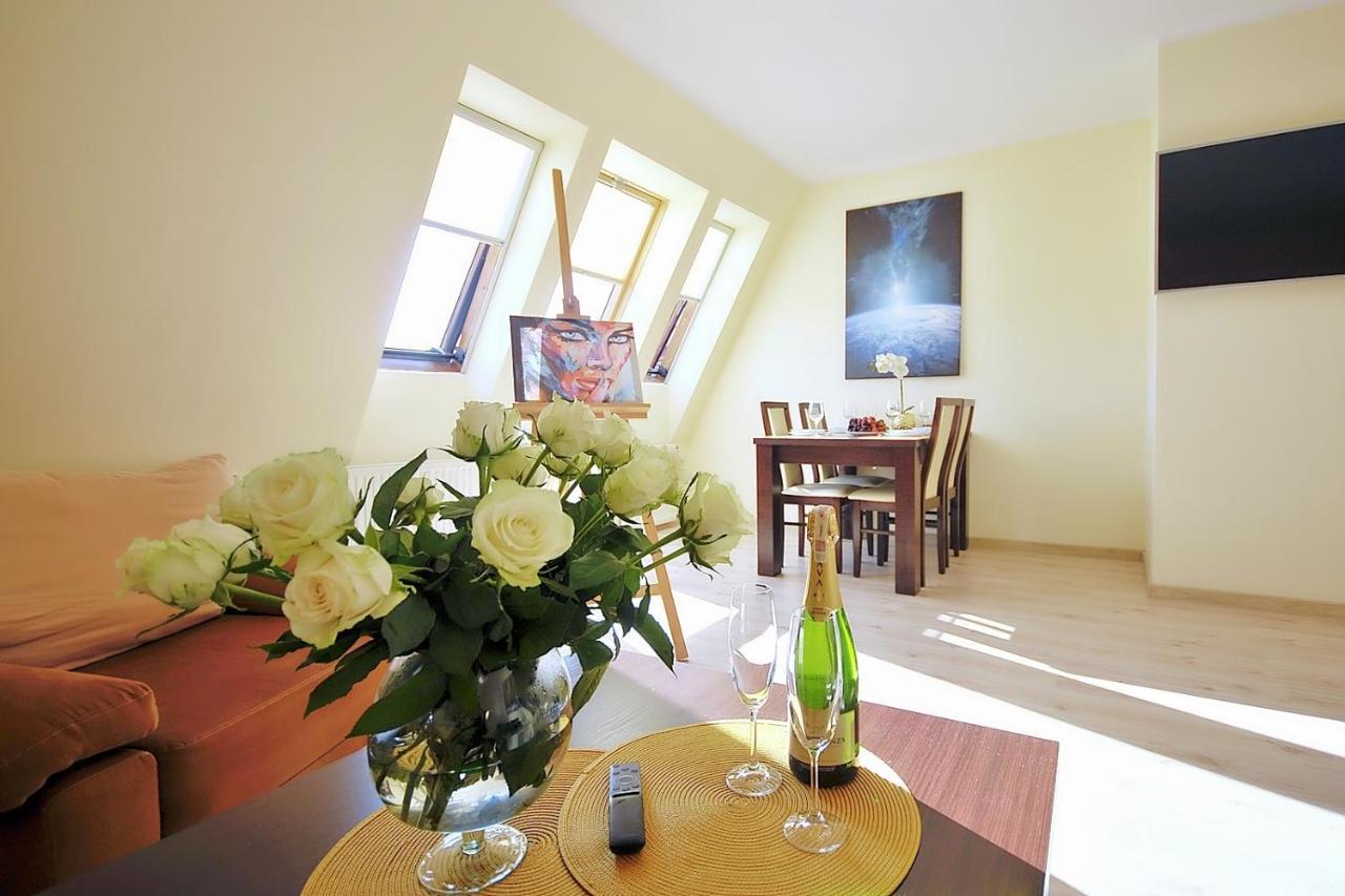 50 M Do Plazy Thobruk Apartamenty Piekna Dama Z Kolobrzegu Luaran gambar