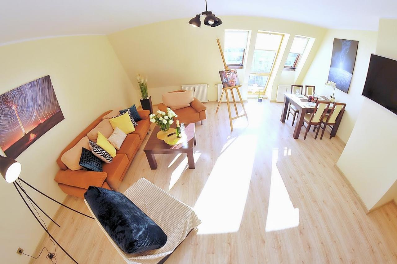 50 M Do Plazy Thobruk Apartamenty Piekna Dama Z Kolobrzegu Luaran gambar