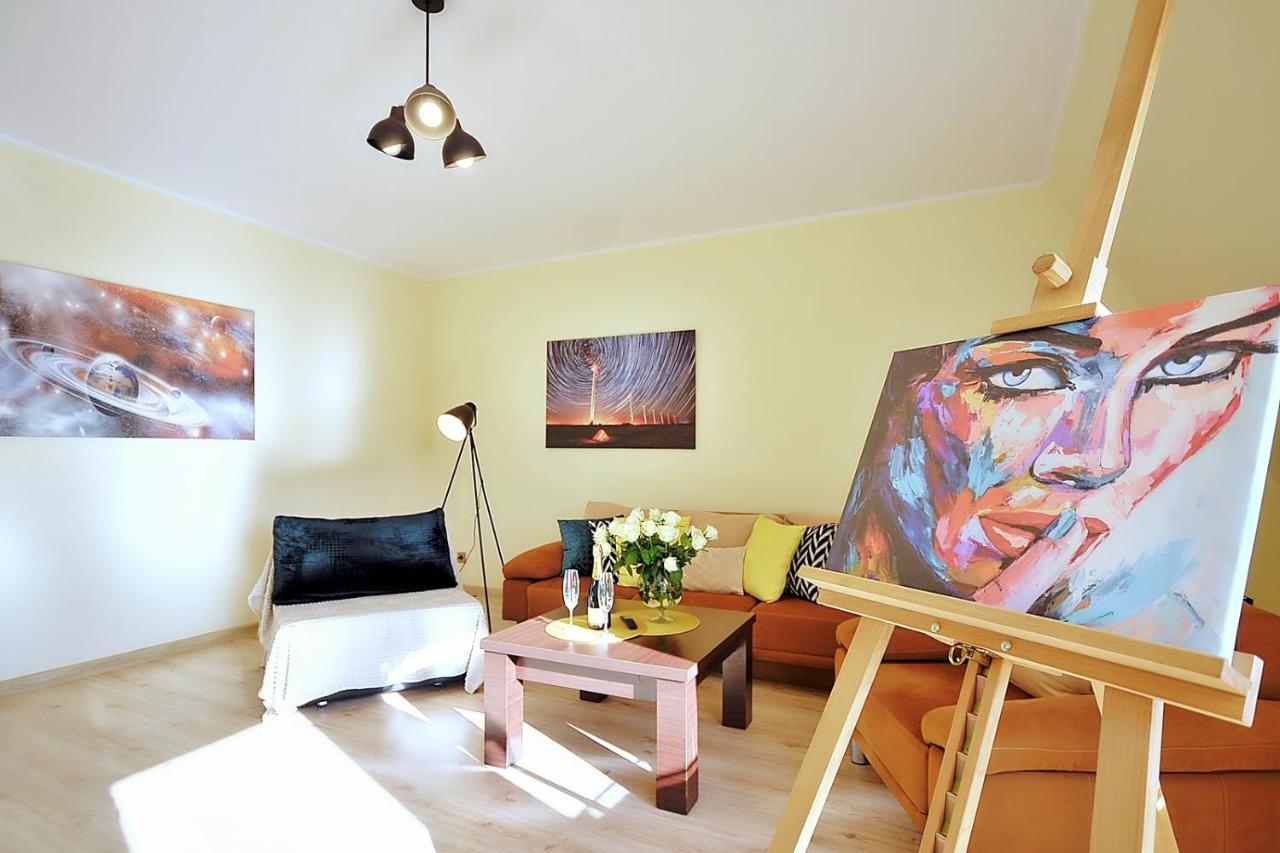 50 M Do Plazy Thobruk Apartamenty Piekna Dama Z Kolobrzegu Luaran gambar