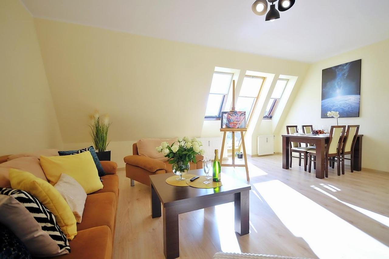 50 M Do Plazy Thobruk Apartamenty Piekna Dama Z Kolobrzegu Luaran gambar