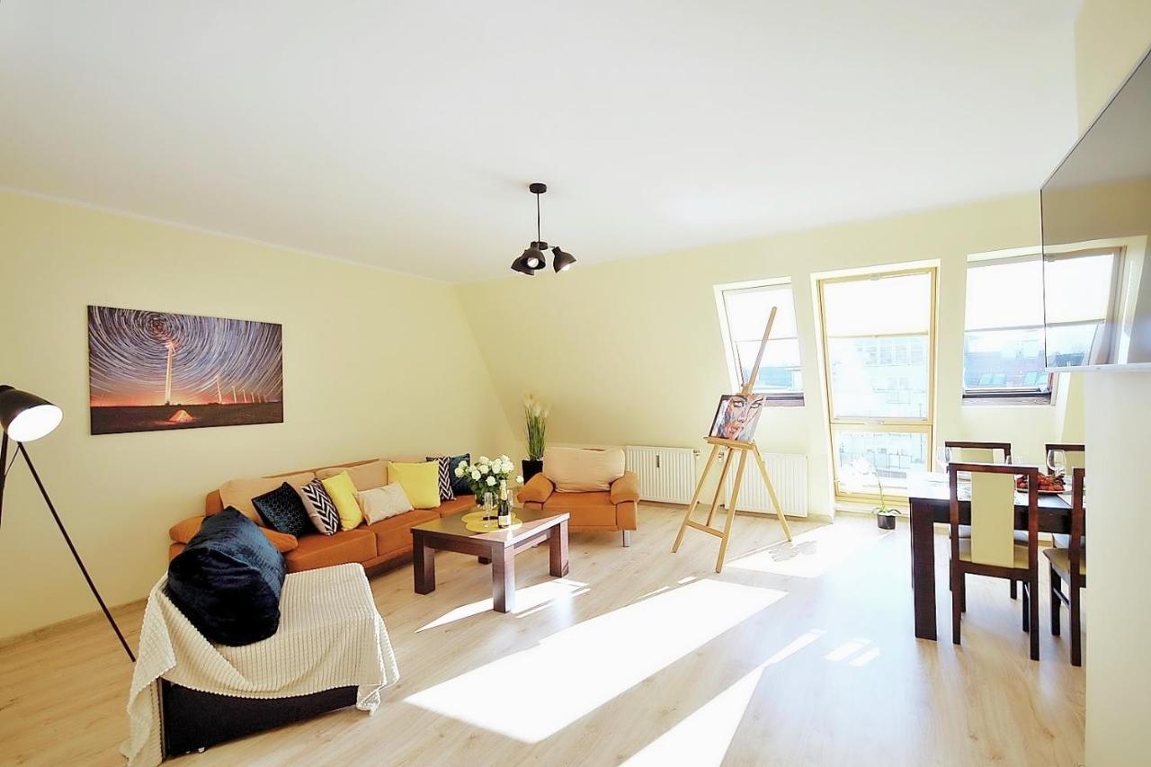 50 M Do Plazy Thobruk Apartamenty Piekna Dama Z Kolobrzegu Luaran gambar